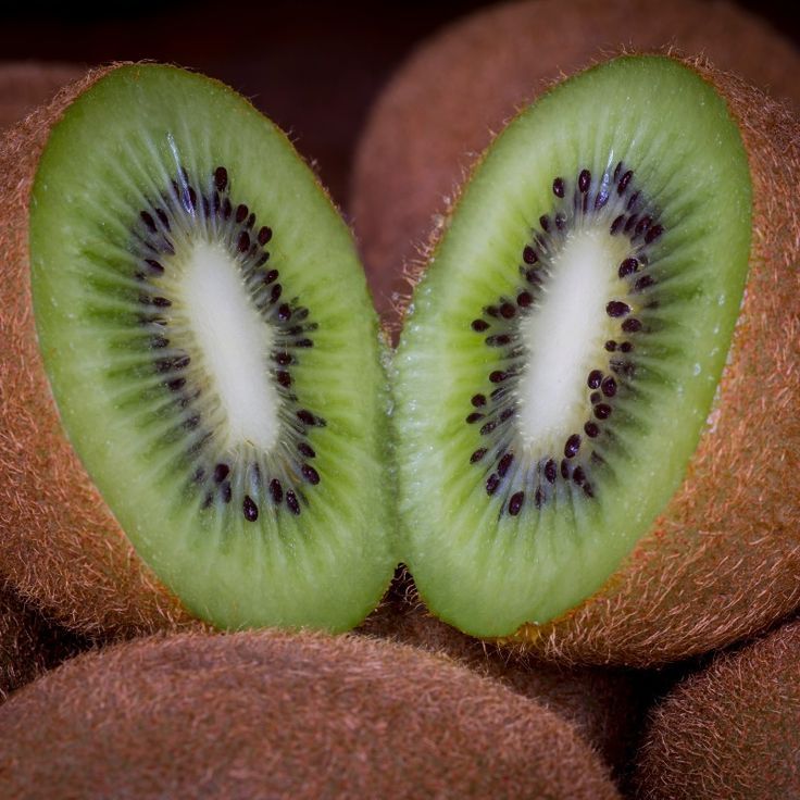 30 Hayward Kiwi Fruit Tree Seeds